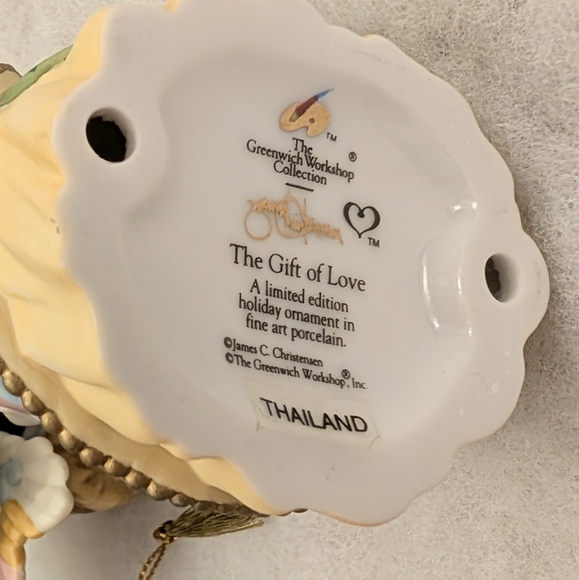 James Christensen Greenwich workshop The Gift of Love Porcelain Angel ornament - Picture 5 of 6